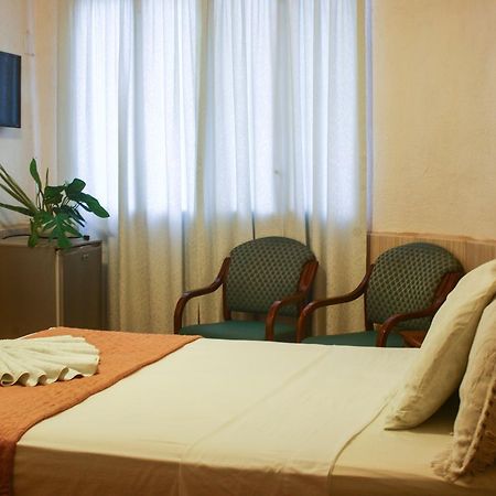 Hotel Maya Корозал Екстериор снимка