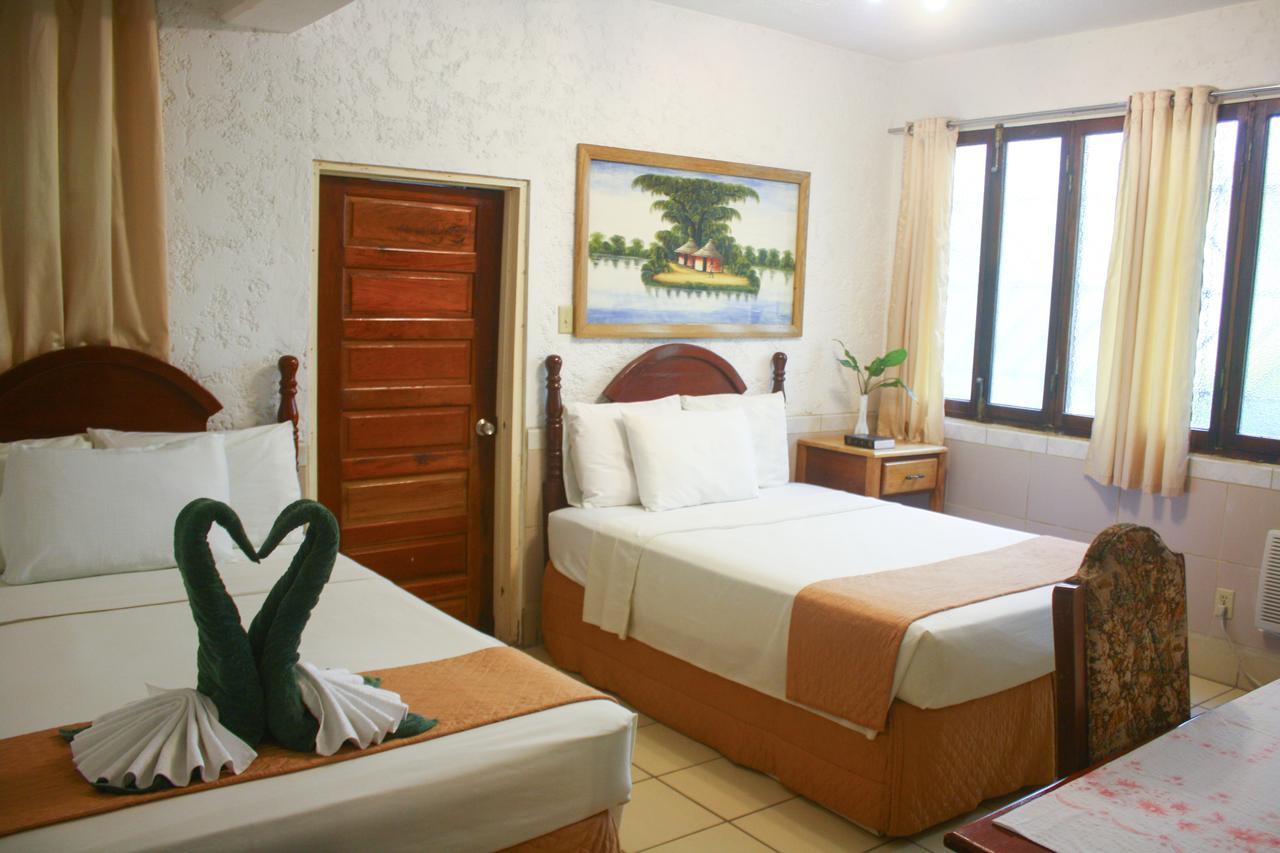 Hotel Maya Корозал Екстериор снимка