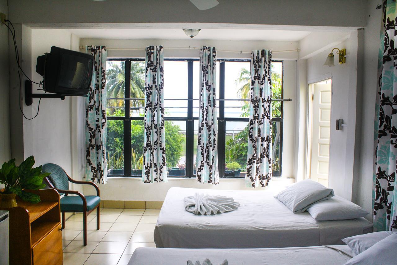 Hotel Maya Корозал Екстериор снимка
