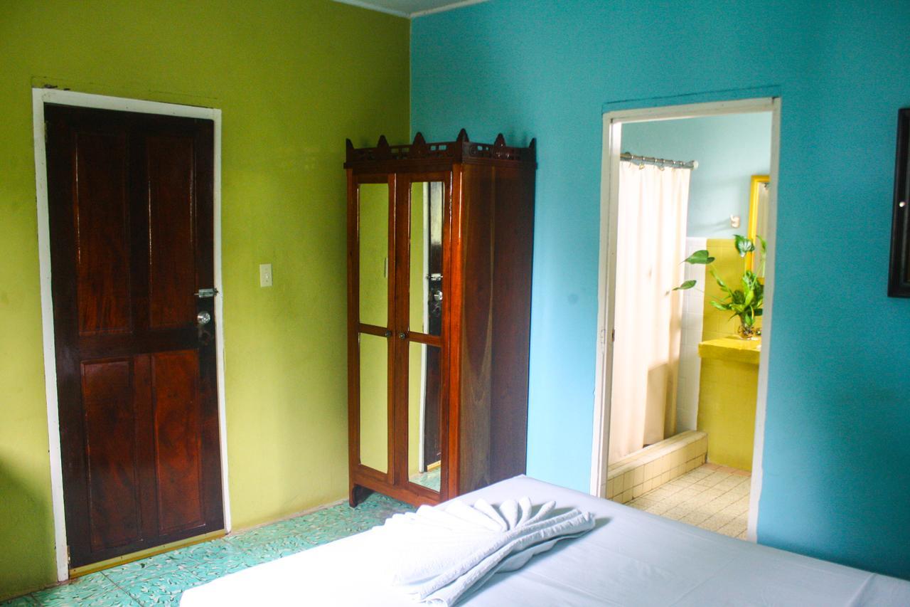 Hotel Maya Корозал Екстериор снимка