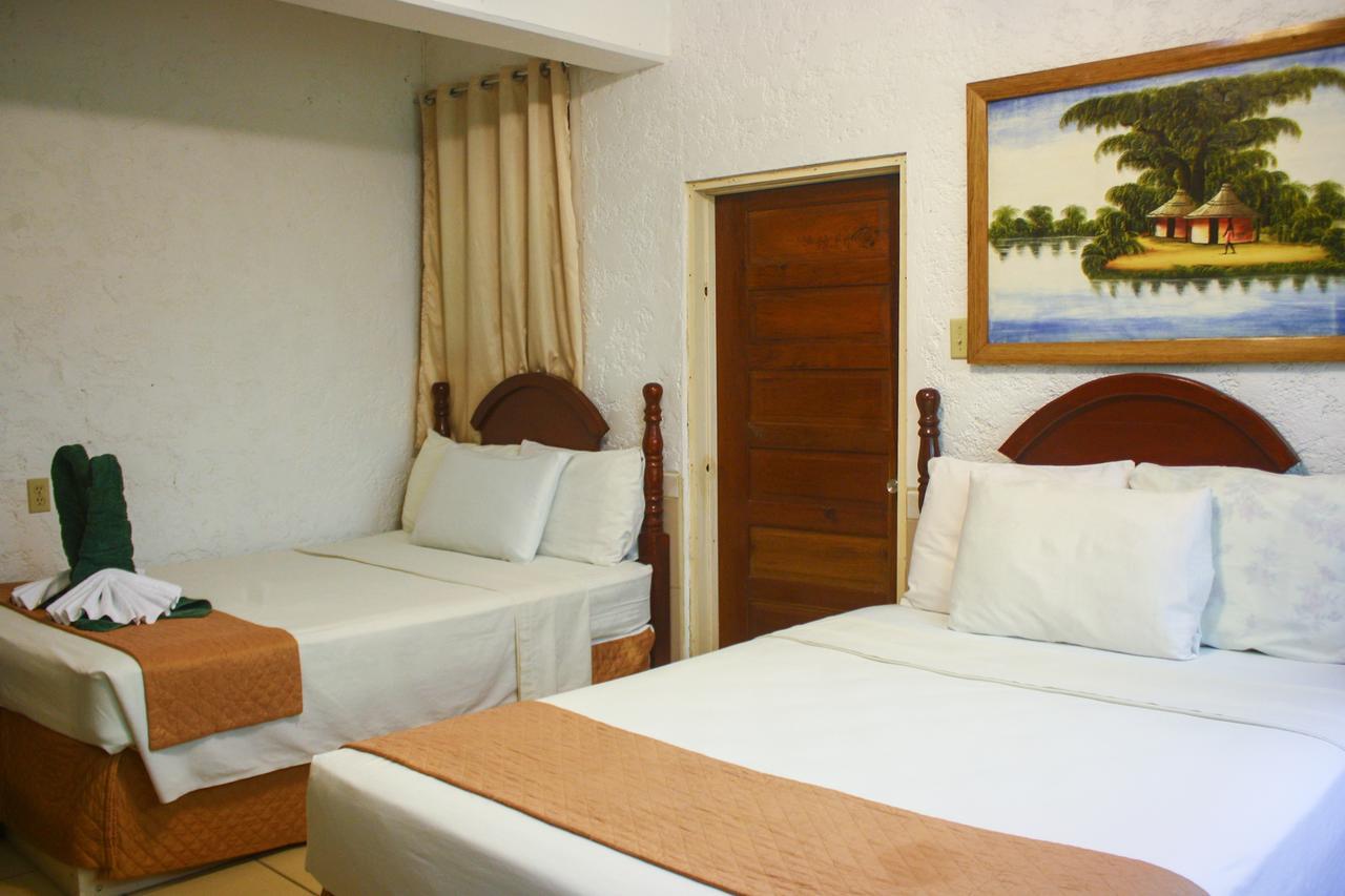 Hotel Maya Корозал Екстериор снимка