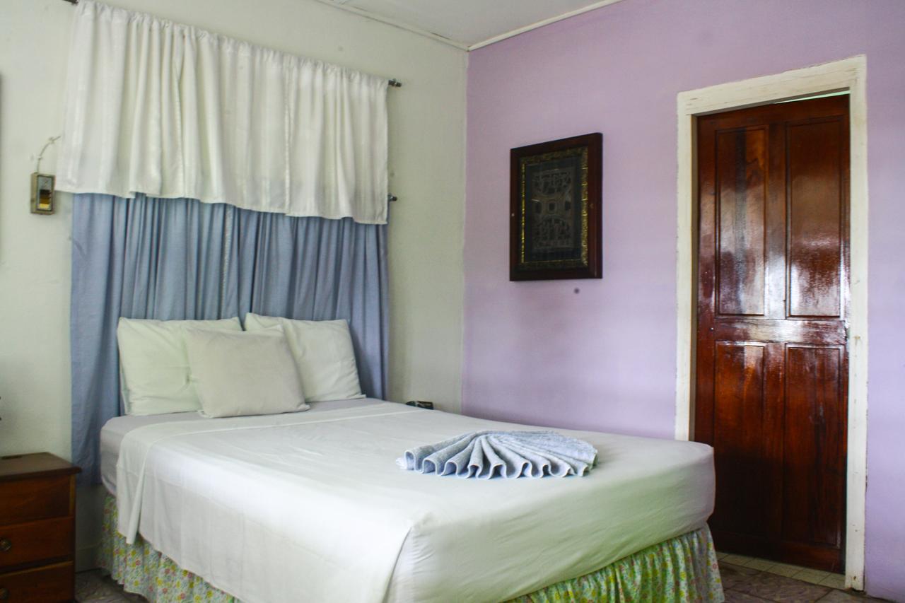 Hotel Maya Корозал Екстериор снимка